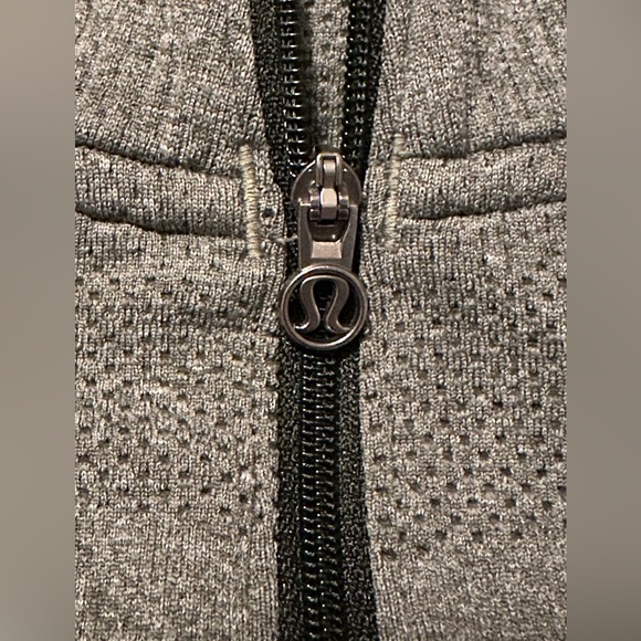 Lululemon Swiftly Tech 1/2 Zip
Heathered Black Gray Reflective Size 8 - Picture 8 of 8